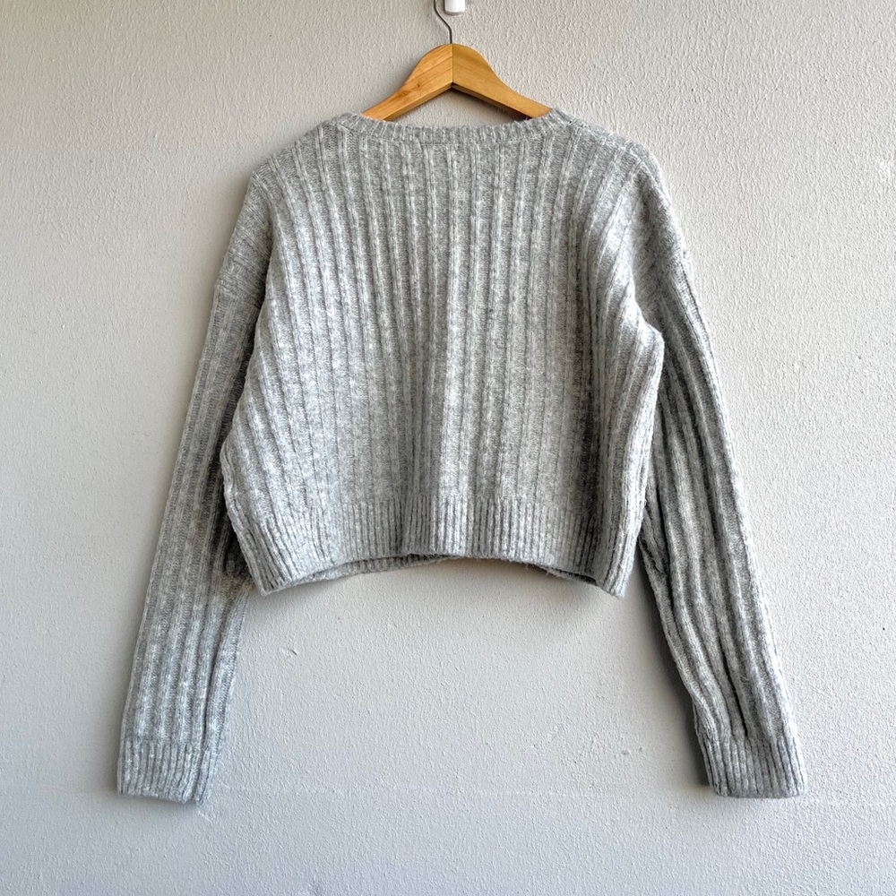 H&M | Grey Ribbed Knit Cropped Sweater - Picture 4 of 16